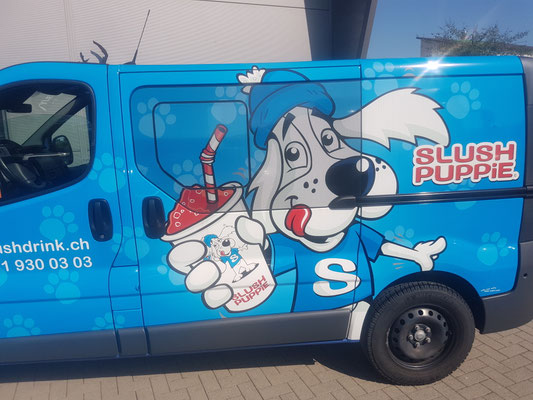 Vollverklebter Carwrapping Renault Traffic Fahrzeugbeschriftung Slush Puppy