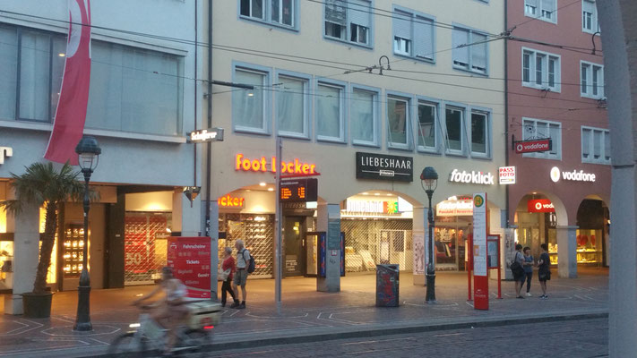 Leuchtkasten mit gefrästen Buchstaben dekupierter Leuzchtkasaten StyleWerk Werbetechnik