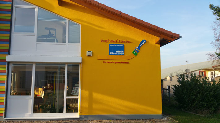 Fräsbuchstaben gefräste Buchstaben Fassadenbeschirftung Acrylbuchstaben CNC Fräsen StyleWerk Werbetechnik 