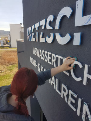 Fräsbuchstaben gefräste Buchstaben Fassadenbeschirftung Acrylbuchstaben CNC Fräsen StyleWerk Werbetechnik 