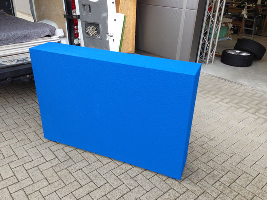 Eingangspylon mit gelaserten Einzelbuchstaben verputzt Schild StyleWerk Werbetechnik