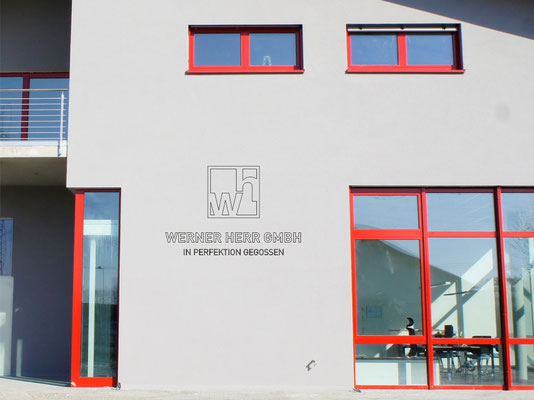 Fräsbuchstaben gefräste Buchstaben Fassadenbeschirftung Acrylbuchstaben CNC Fräsen StyleWerk Werbetechnik 