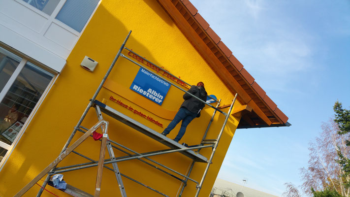 Fräsbuchstaben gefräste Buchstaben Fassadenbeschirftung Acrylbuchstaben CNC Fräsen StyleWerk Werbetechnik 