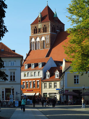 St. Marien. Die gotische Backsteinkirche aus dem Jahr 1280 gehört zu den größten Hallenkirchen Norddeutschlands.