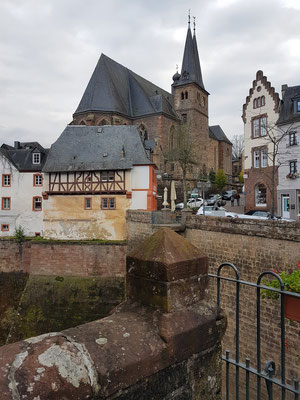 Blick von der Oberstadt auf die katholische Pfarrkirche St. Laurentius