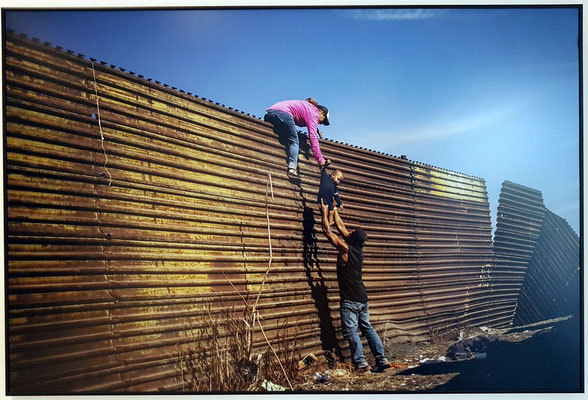 Pedro Pardo, Mexiko, Agence France Presse  Zentralamerikanische Migranten erklimmen am 25. November den Grenzzaun zwischen Mexiko und den Vereinigten Staaten in der Nähe des Grenzübergangs El Chaparral, Tijuana, Baja California, Mexiko. 