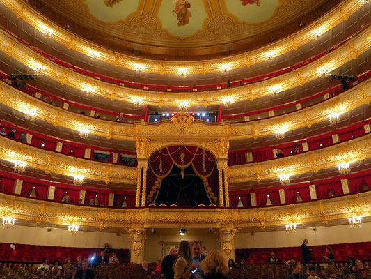 Bolshoi-Theater, Zuschauerraum mit Parkett, Rängen und Loge