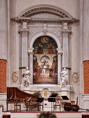 Kirche San Vidal, Altarraum als stilvoller Hintergrund für das Konzert der Interpreti Veneziani