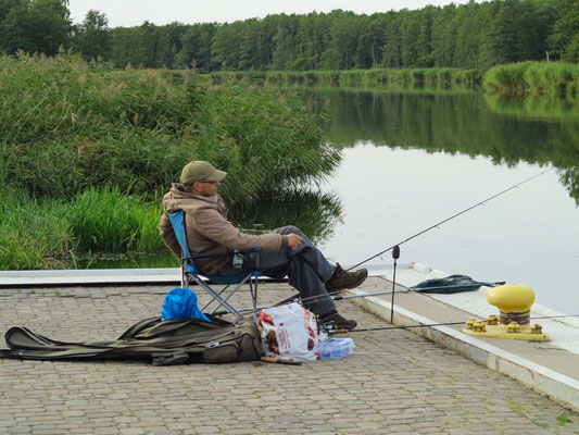 Angler an der Peene