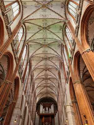 St. Marien-Kirche, Blick zum 38,5 m hohen Gewölbe des Hauptschiffes