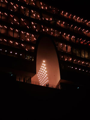 Elbphilharmonie. Außenfassade mit Blick zur Plaza nach dem Konzert