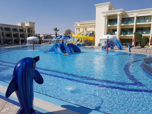 Pool-Anlage des Hilton Resorts