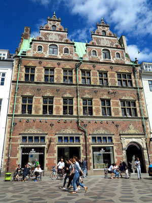 Porzellangeschäft Royal Copenhagen Flagship Store, Amagertorv 6 (https://www.royalcopenhagen.com/home)