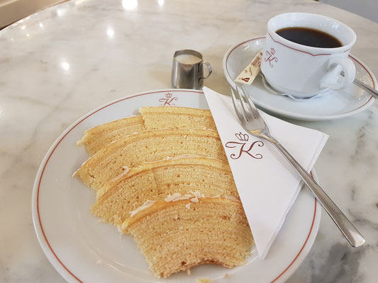 Hauseigene Spezialität: Baumkuchen mit Vanillefondant