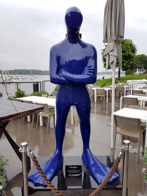 Aker Brygge. Der Taucher, Erinnerung an den norwegischen Bildhauer Ola Enstadt, 1942-2013