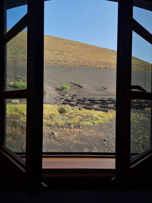 Blick aus meinem Zimmer zu den Vulkanbergen