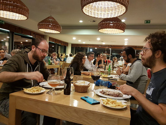 Großer Saal im Restaurante da Associação Agrícola de São Miguel