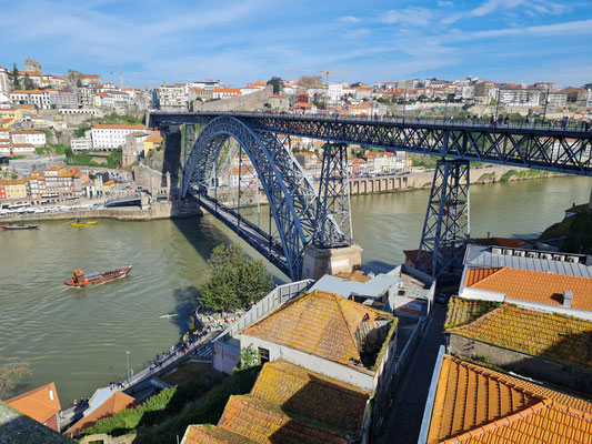 Blick aus der Gondel der Cable Car zur Ponte Luís I