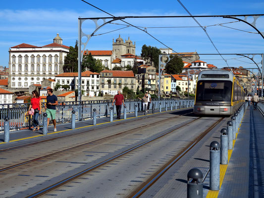 Spaziergang von Vila Nova de Gaia über die Ponte Luís I nach Porto