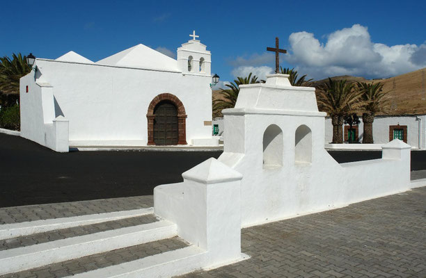 Femés mit der Ermita de San Marcial de Rubicón von 1733