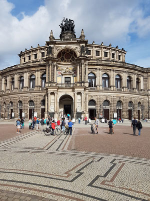 Semperoper am Theaterplatz, 1869