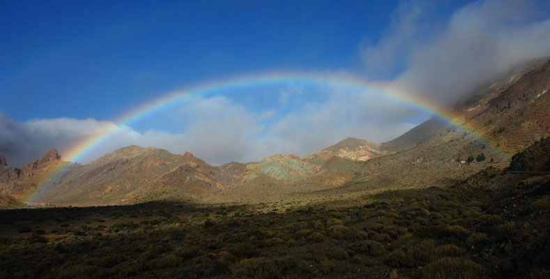 Regenfront in Las Cañadas mit Regenbogen