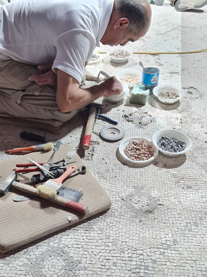 Restaurierung des Mosaikbodens