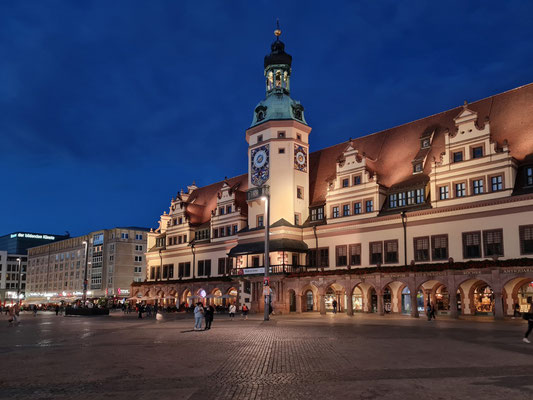 Altes Rathaus am Abend