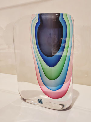 Glasmuseum Murano.  Antonio da Ros: Vase aus Somerso-Glas, 2018