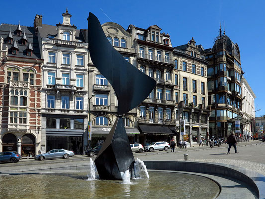 Brüssel. The Whirling Ear, Skulptur von Alexander Calder, 1958