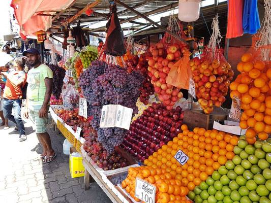 Obststand im FOSE Fruit & Vegetable Market