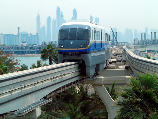 Monorail zwischen Gateway Station und Palm Atlantis Monorail Station