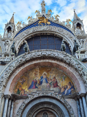 Markusdom, Westfassade mit Hauptportal (Weltgericht)