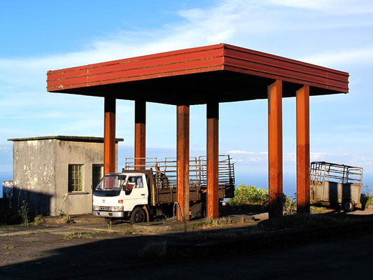 Ehemalige oder nie fertiggestellte Tankstelle (Foto: Bernd.Th)