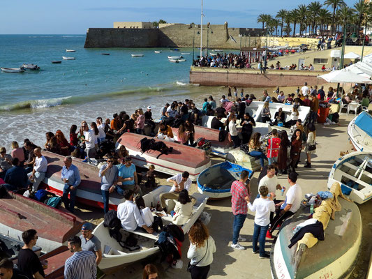 Promenada Cádiz, im Hintergrund Castillo de Santa Catalina, 16. Jahrhundert