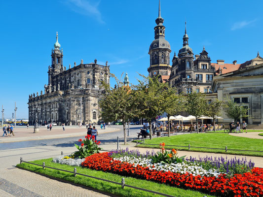 Katholische Hofkirche und Residenzschloss