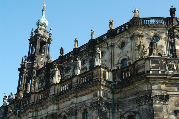 Katholische Hofkirche, von Gaetano Chiaveri im 18. Jh. entworfenes und nach dem Zweiten Weltkrieg restauriertes Bauwerk (10.3.2008)