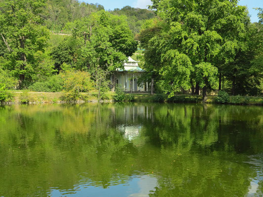 Chinesischer Pavillon mit Teich