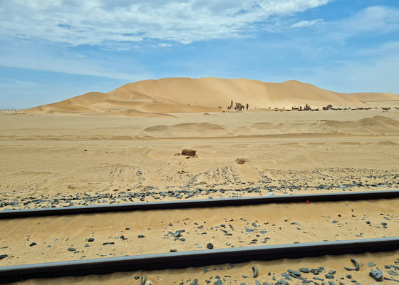 Hohe Sanddünen mit Gleisanschluss