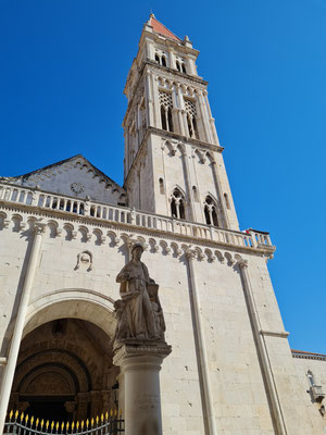 Trogir, Glockenturm der Kathedrale, mit Elementen von Gotik, Renaissance und Barock, im 17. Jahrhundert fertiggestellt