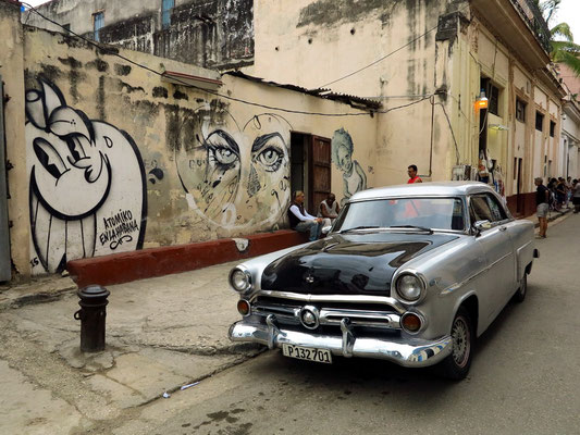 Typisches Straßenbild von Habana Vieja