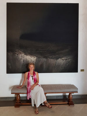 Hotel THe Volcán Lanzarote, Eingangshalle mit vier Gemälden von Ildefonso Aguilar