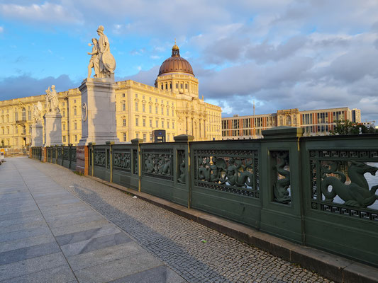 Humboldt Forum (Historisches Residenzschloss), Blick von der Schlossbrücke nach Osten