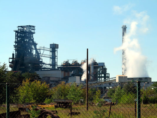 ArcelorMittal Eisenhüttenstadt GmbH: Hochofen 5A (Blick von der Industriestraße westlich der Oderlandstraße)