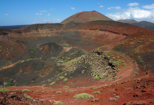 Montaña Quemada (La Montaña de Juan Perdono), östlich von El Golfo, Blick nach ENE zu den Montañas del Fuego