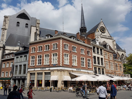 Grote Markt mit Sint-Pieterskerk