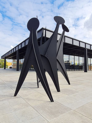 Alexander Calder: Köpfe und Schwanz (Têtes et Queue), Stahl, 1965