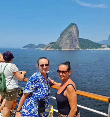 Ulrike und Christine vor dem Zuckerhut von Rio