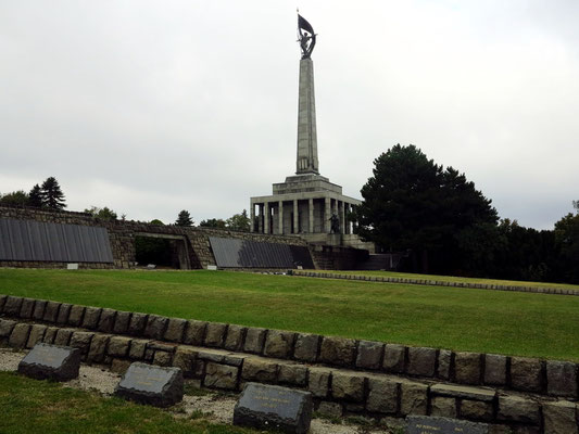 Granittafeln mit den Namen gefallener Soldaten und Offiziere der Roten Armee