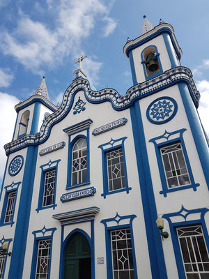 Praia da Vitória mit der Igreja do Senhor Santo Cristo